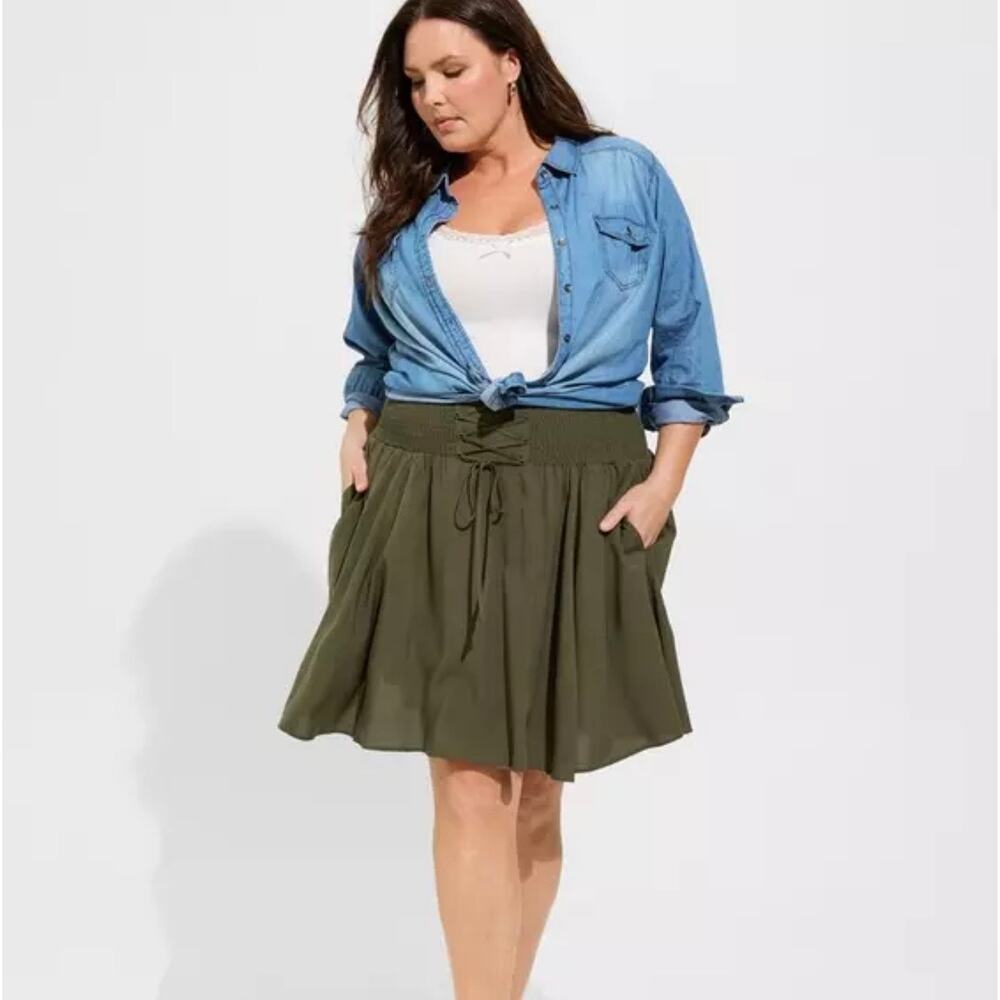 Torrid Mini Wash Challis Smocked Waistband Skater Skirt
Deep Depths Green NWT 2X